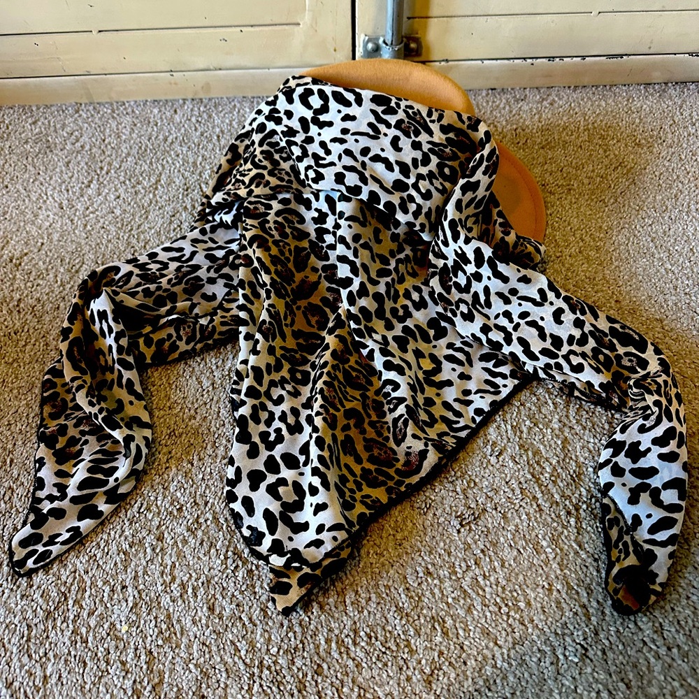 L&B Brand New Leopard Wild Rag!!! 🤠